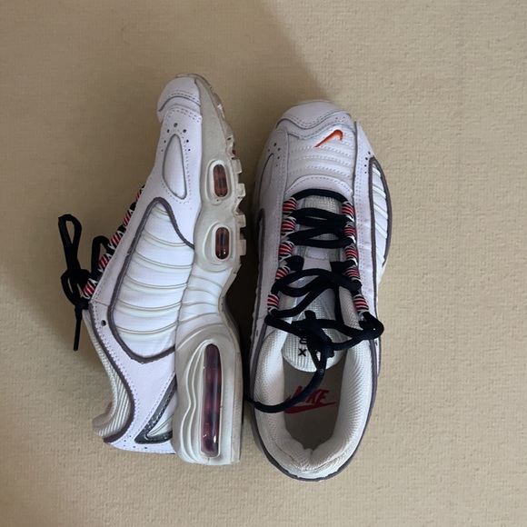 Nike AirMax - Picture 2 of 2